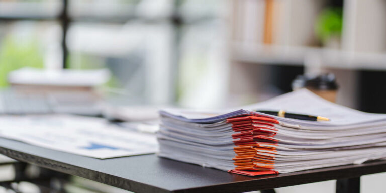 pile de documents document a pile of documents with paper clip fold 2023 11 27 05 00 23 utc 1200x6001 1