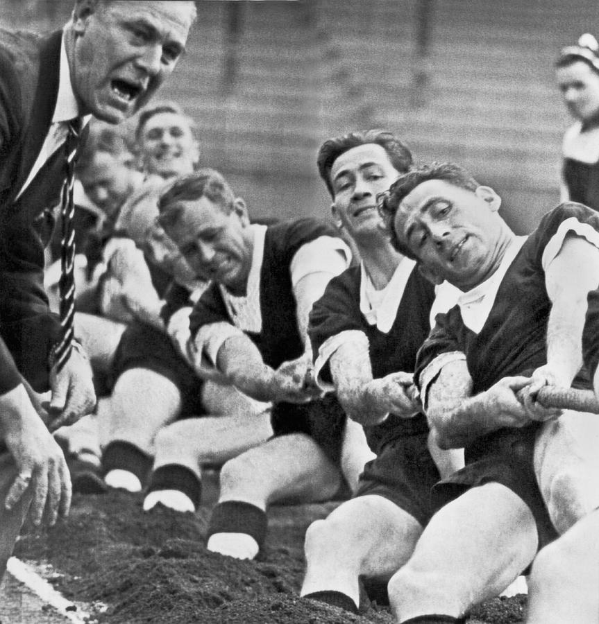le mouvement british tug of war team underwood archives